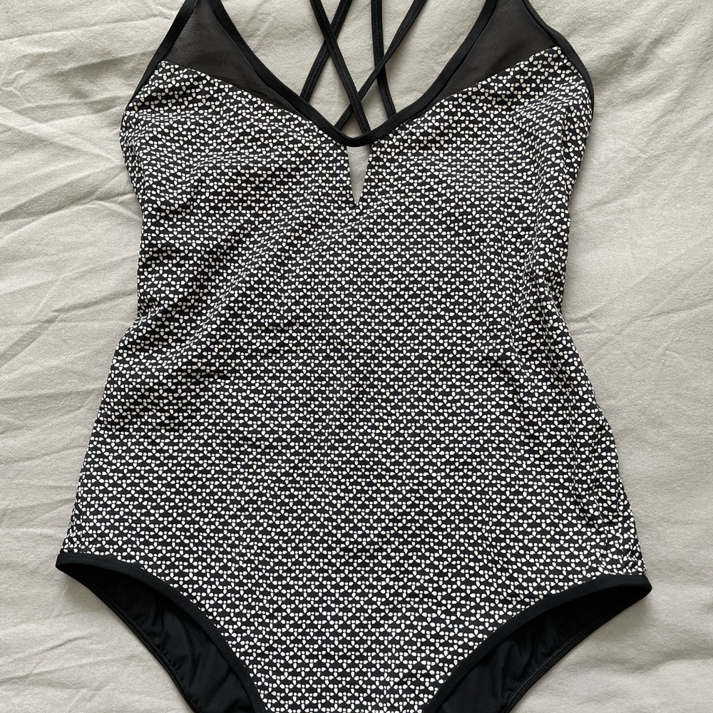 Lululemon Swim suit sz 8